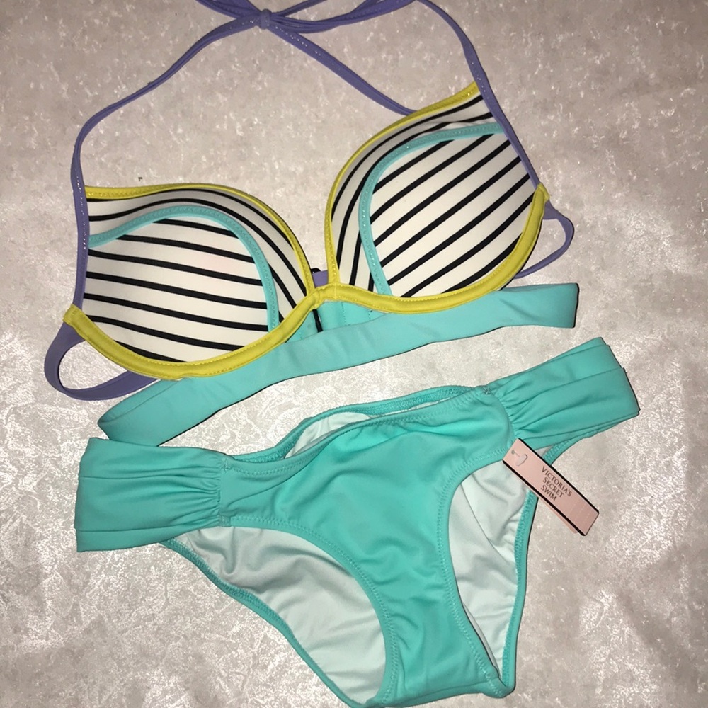 - 32B/S SALE 🎉NWT VS PADDED HALTER BIKINI S…